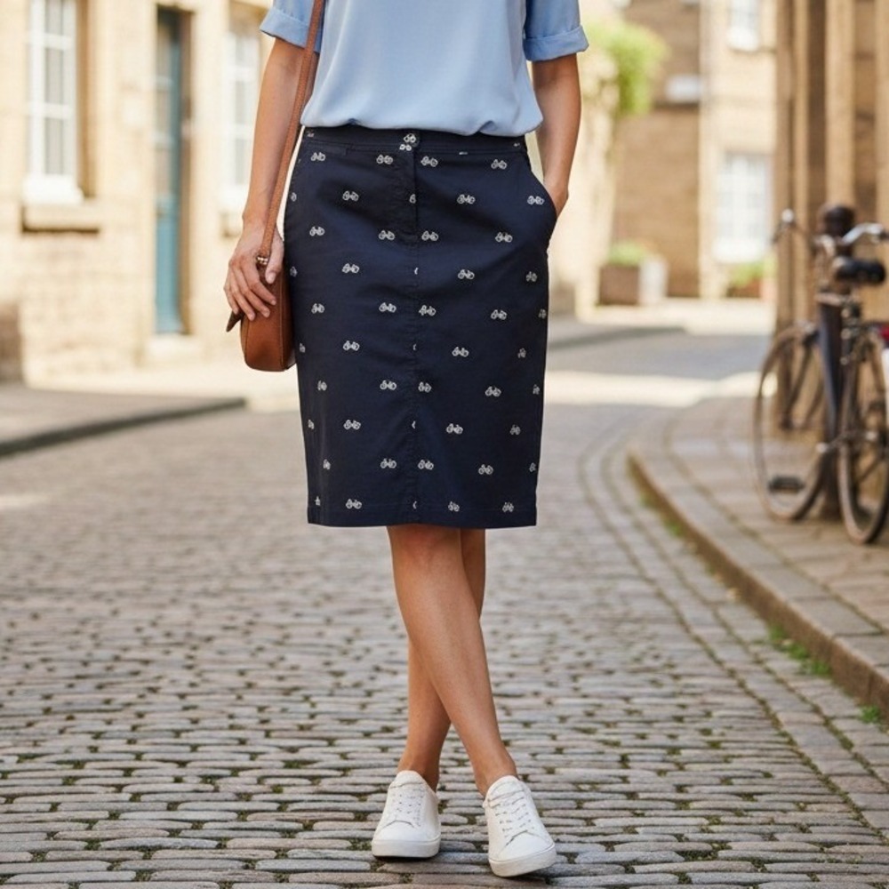 Talbots Skirt‎ Womens Size 4P Pencil Embroidered Bicycles Print Preppy Navy Blue